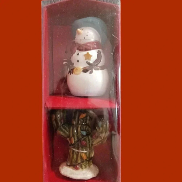 San Ncholas  Happy trails holiday Salt & Pepper Shakers and cheese spreaders - Picture 2 of 5